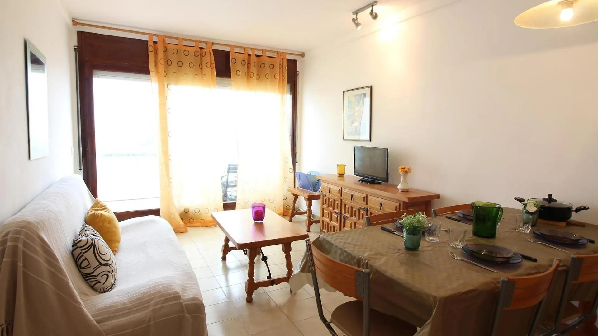 Vista Bahia 23 - Apartamento En Primera Linea De Mar A Pocos Metros Del Centro De Empuriabrava Con Aparcamiento. - Es-228-183