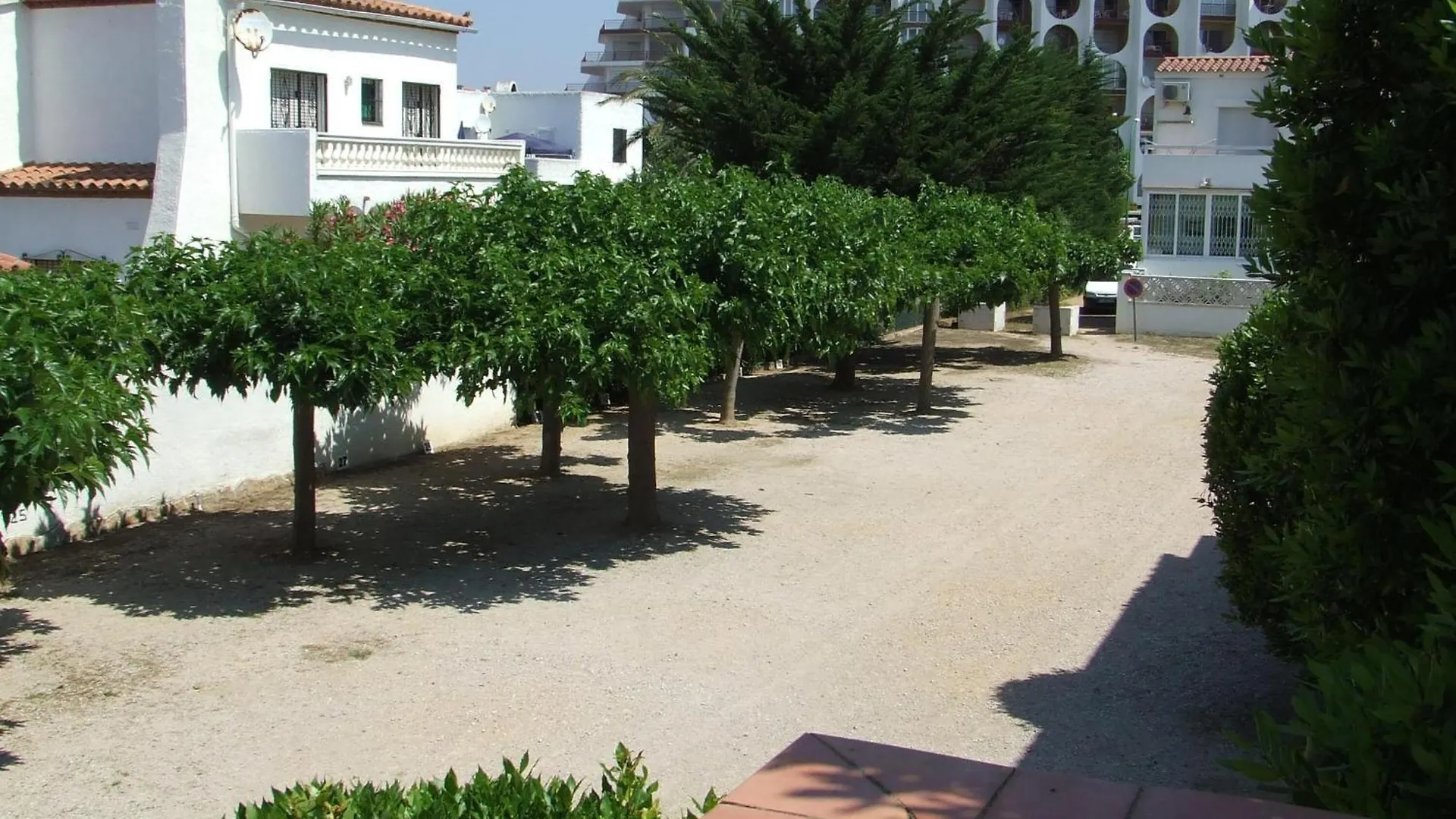 Vista Bahia 23 - Apartamento En Primera Linea De Mar A Pocos Metros Del Centro De Empuriabrava Con Aparcamiento. - Es-228-183